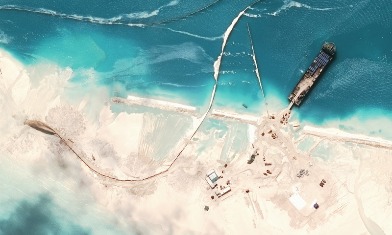 Illustration for article titled Incredible Satellite Images Show China Building Artificial Archipelago